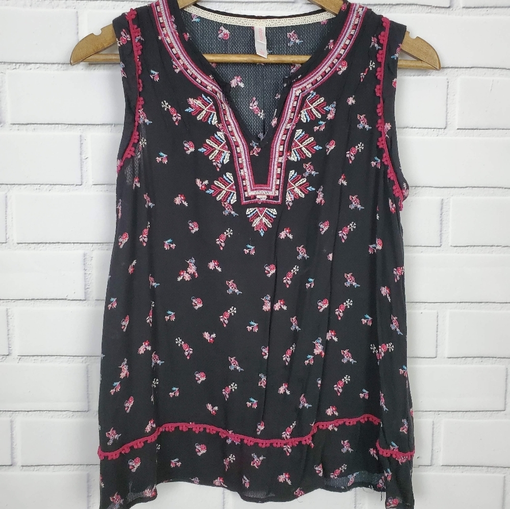 Xhilaration Womens Black Red Floral Tank Top Size Large V-Neck Casual